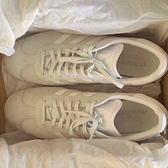 Shoe - Picture 2 of 4